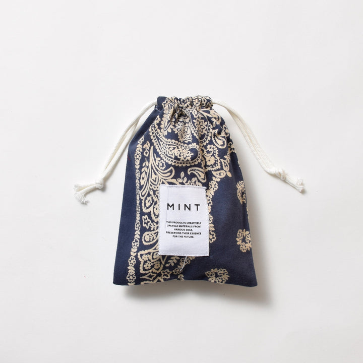 ヴィンテージバンダナ 巾着ポーチ Sサイズ（ネイビー） / MINT Upcycled