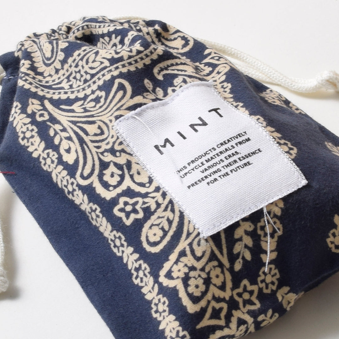 ヴィンテージバンダナ 巾着ポーチ Sサイズ（ネイビー） / MINT Upcycled