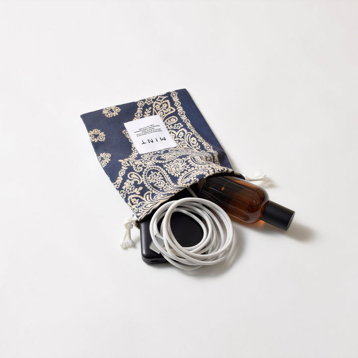 ヴィンテージバンダナ 巾着ポーチ Sサイズ（ネイビー） / MINT Upcycled