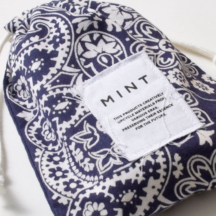 ヴィンテージバンダナ 巾着ポーチ Sサイズ（ネイビー） / MINT Upcycled