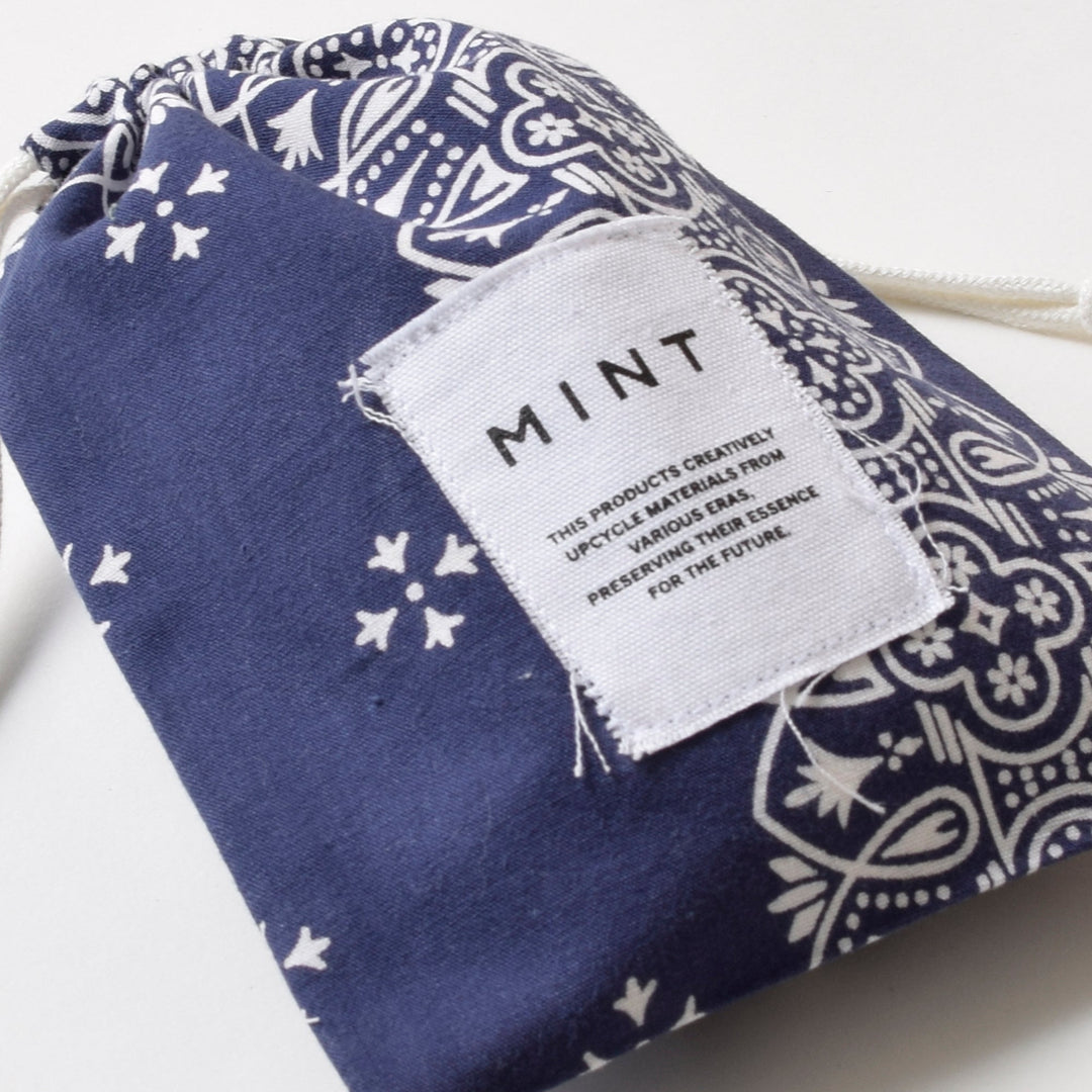 ヴィンテージバンダナ 巾着ポーチ Sサイズ（ネイビー） / MINT Upcycled