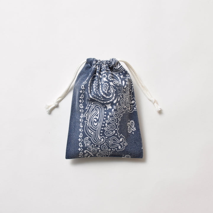 ヴィンテージバンダナ 巾着ポーチ Sサイズ（ネイビー） / MINT Upcycled