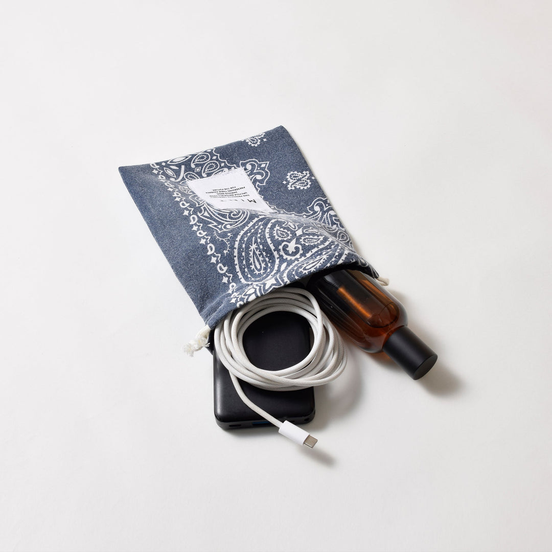 ヴィンテージバンダナ 巾着ポーチ Sサイズ（ネイビー） / MINT Upcycled