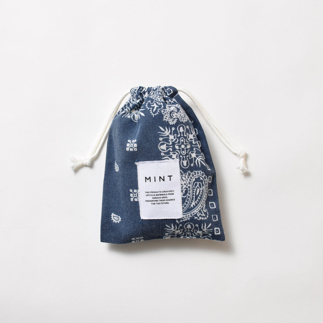 ヴィンテージバンダナ 巾着ポーチ Sサイズ（ネイビー） / MINT Upcycled