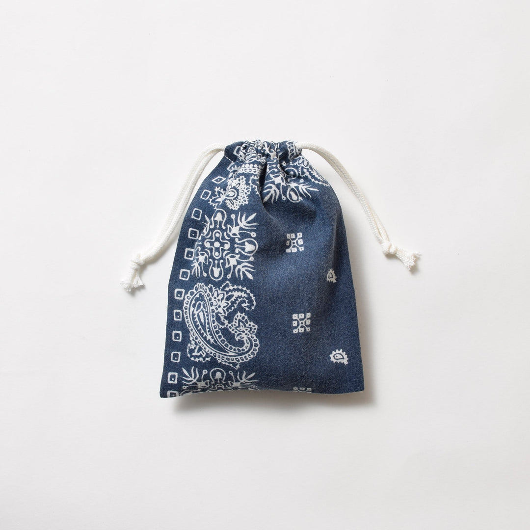 ヴィンテージバンダナ 巾着ポーチ Sサイズ（ネイビー） / MINT Upcycled