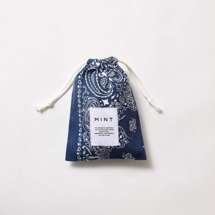 ヴィンテージバンダナ 巾着ポーチ Sサイズ（ネイビー） / MINT Upcycled