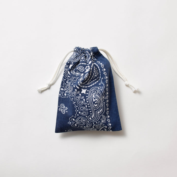 ヴィンテージバンダナ 巾着ポーチ Sサイズ（ネイビー） / MINT Upcycled