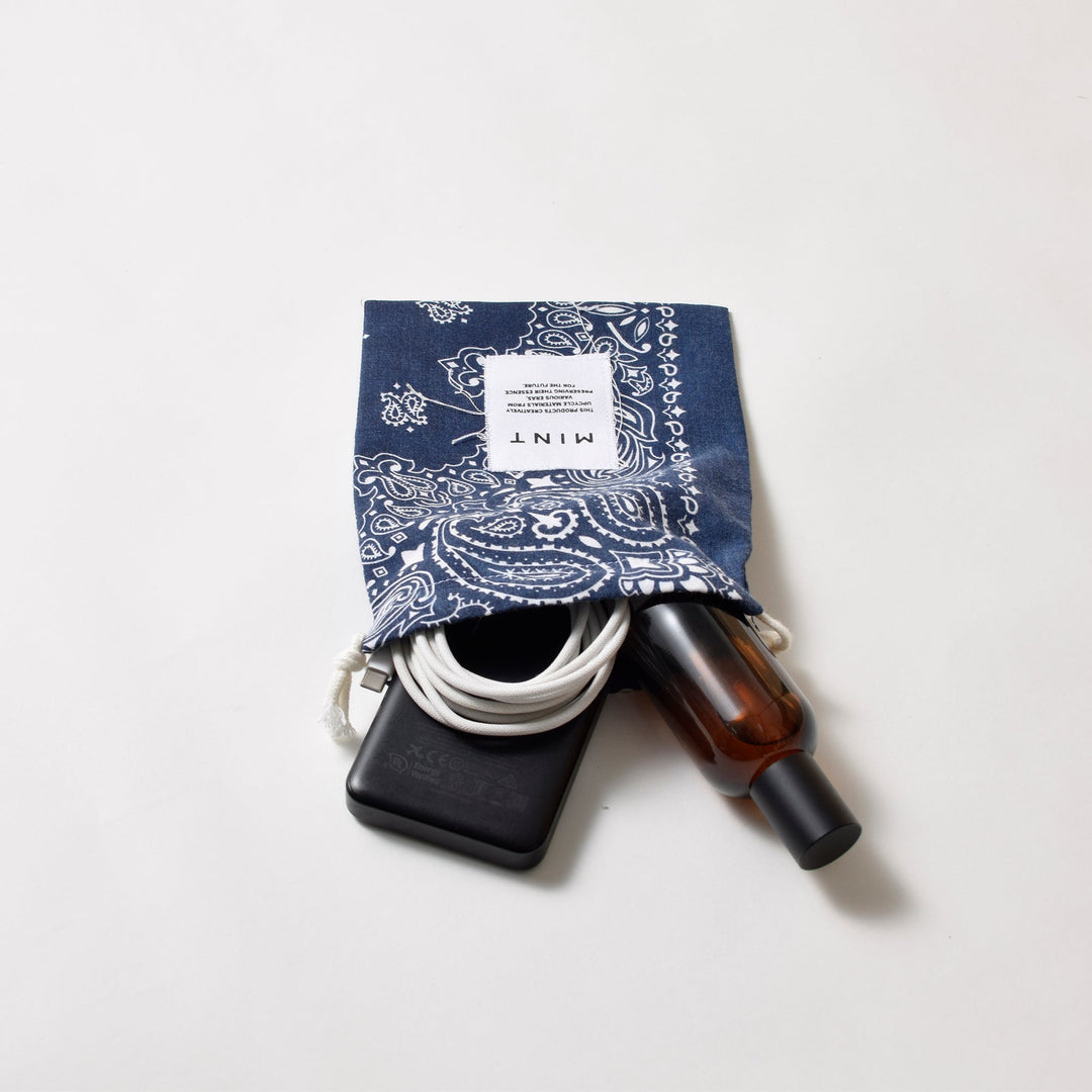 ヴィンテージバンダナ 巾着ポーチ Sサイズ（ネイビー） / MINT Upcycled