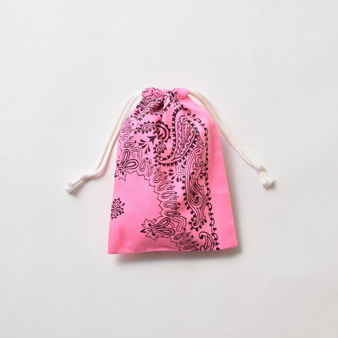 ヴィンテージバンダナ 巾着ポーチ Sサイズ（ピンク） / MINT Upcycled