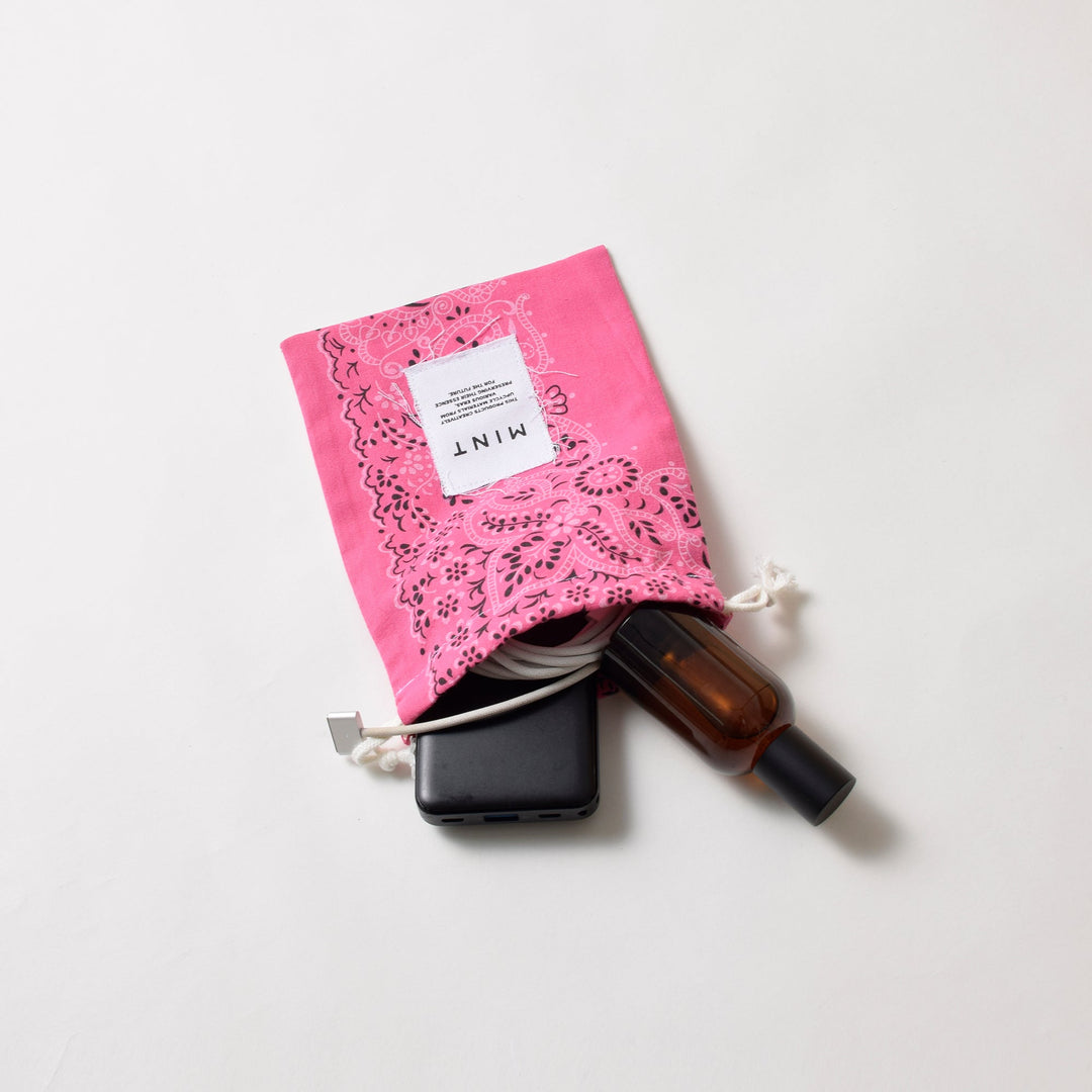 ヴィンテージバンダナ 巾着ポーチ Sサイズ（ピンク） / MINT Upcycled