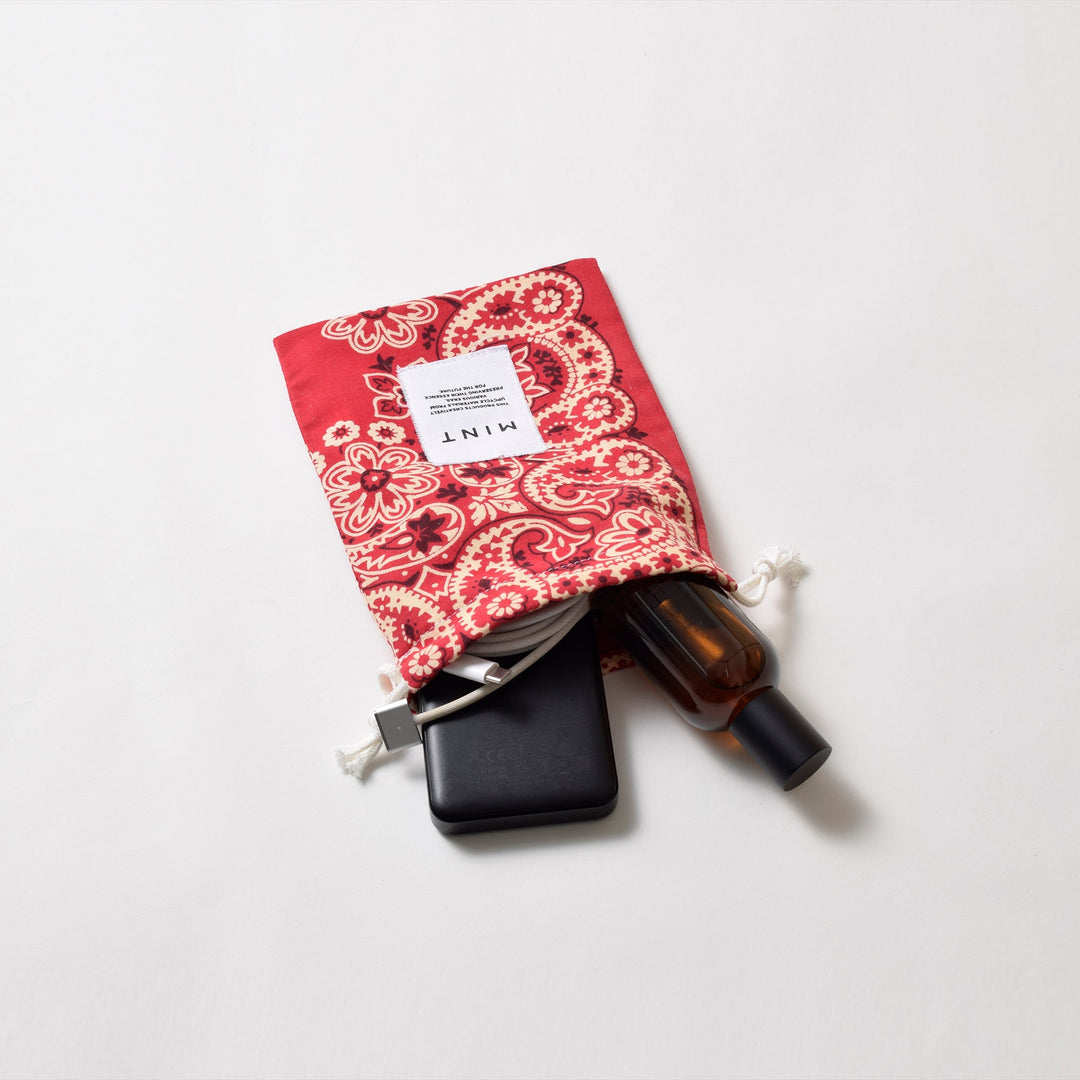 ヴィンテージバンダナ 巾着ポーチ Sサイズ（赤） / MINT Upcycled