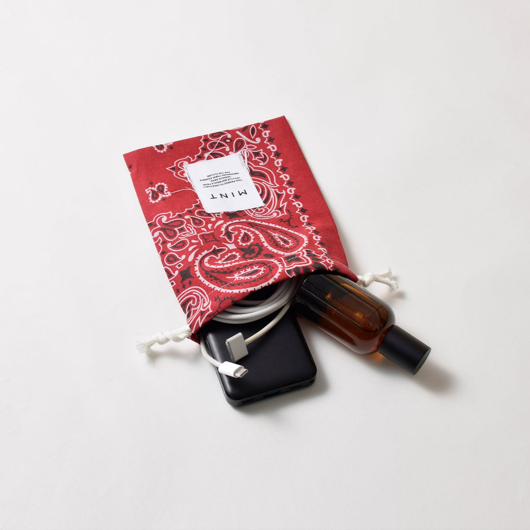 ヴィンテージバンダナ 巾着ポーチ Sサイズ（赤） / MINT Upcycled