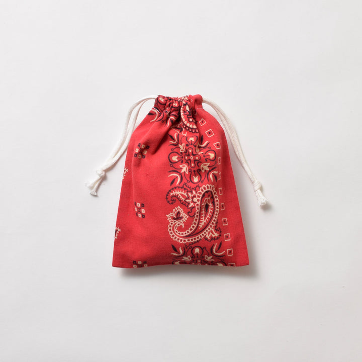 ヴィンテージバンダナ 巾着ポーチ Sサイズ（赤） / MINT Upcycled