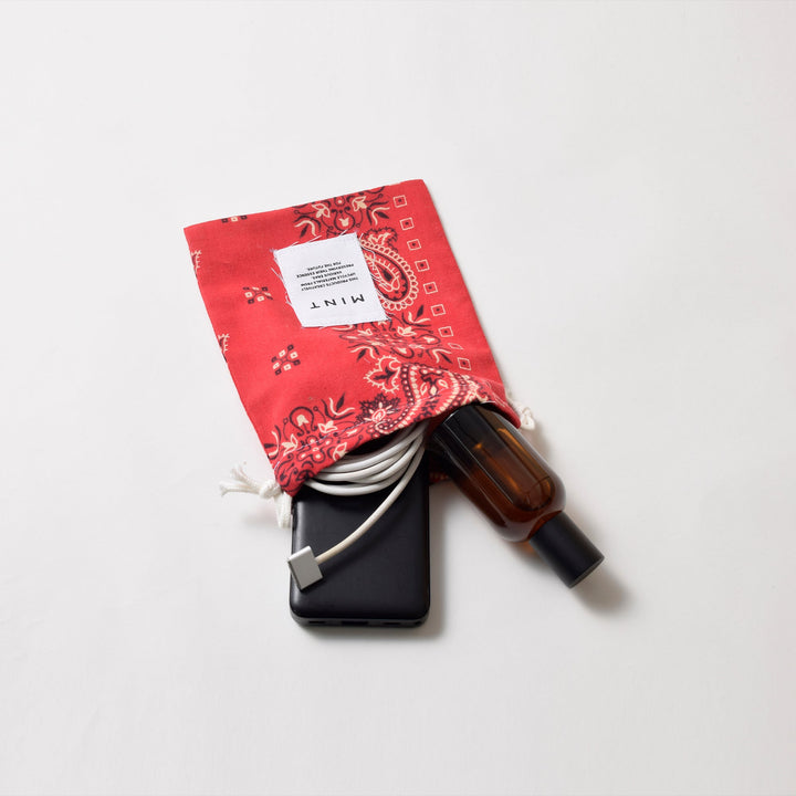 ヴィンテージバンダナ 巾着ポーチ Sサイズ（赤） / MINT Upcycled