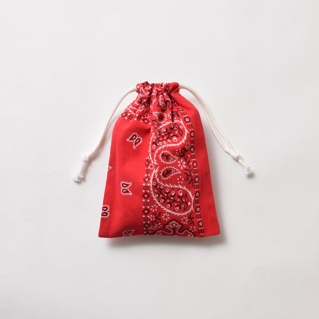 ヴィンテージバンダナ 巾着ポーチ Sサイズ（赤） / MINT Upcycled