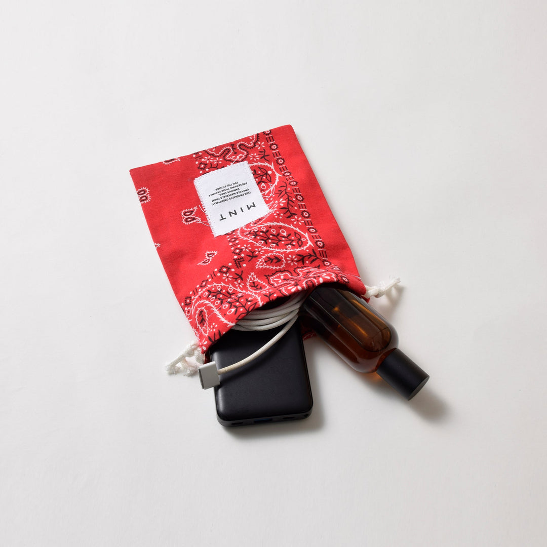 ヴィンテージバンダナ 巾着ポーチ Sサイズ（赤） / MINT Upcycled