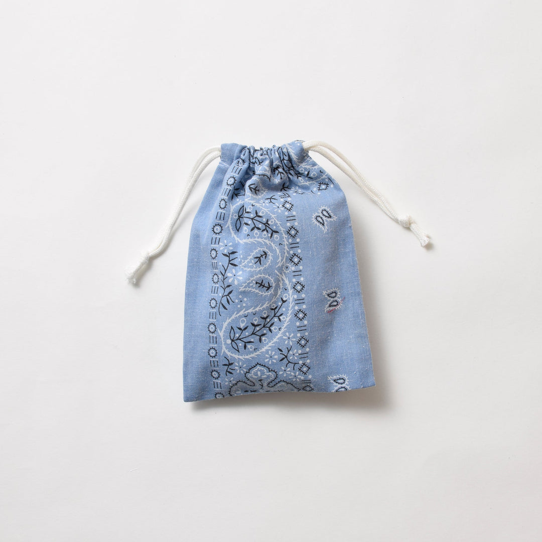 ヴィンテージバンダナ 巾着ポーチ Sサイズ（水色） / MINT Upcycled