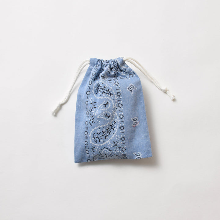 ヴィンテージバンダナ 巾着ポーチ Sサイズ（水色） / MINT Upcycled