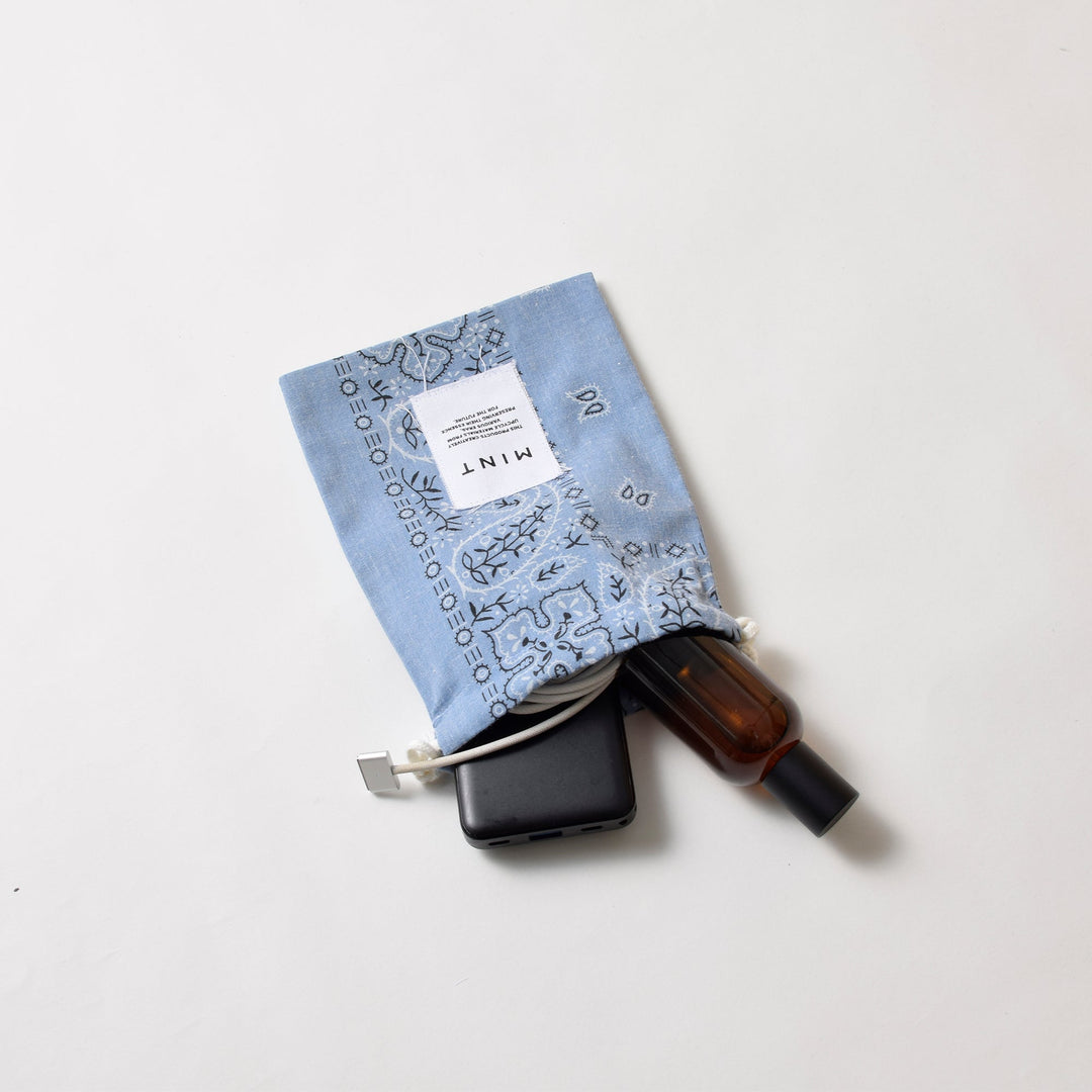 ヴィンテージバンダナ 巾着ポーチ Sサイズ（水色） / MINT Upcycled