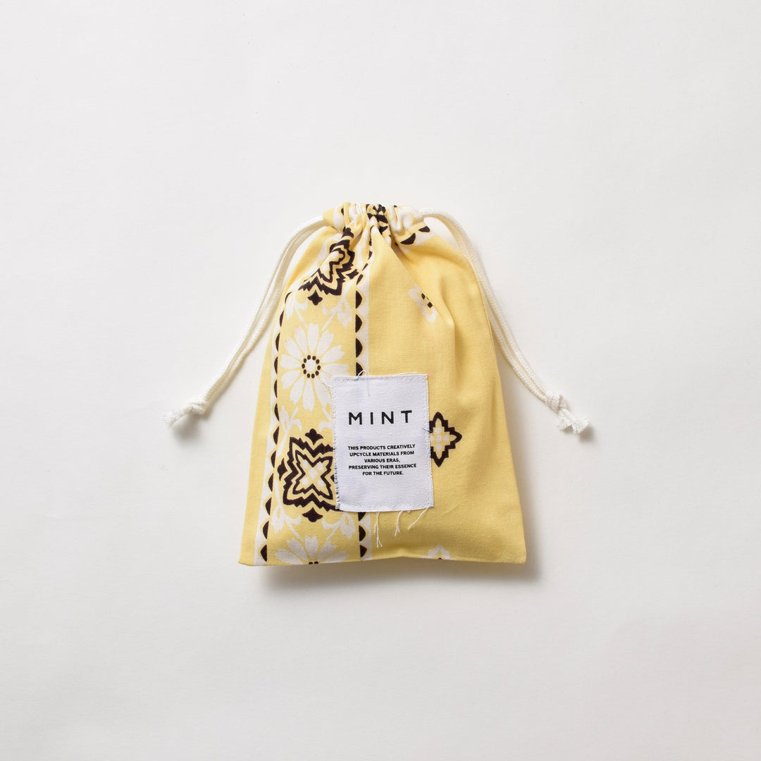 ヴィンテージバンダナ 巾着ポーチ Sサイズ（黄色） / MINT Upcycled
