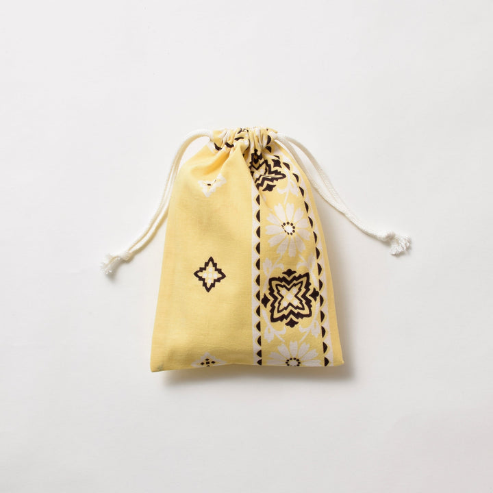 ヴィンテージバンダナ 巾着ポーチ Sサイズ（黄色） / MINT Upcycled
