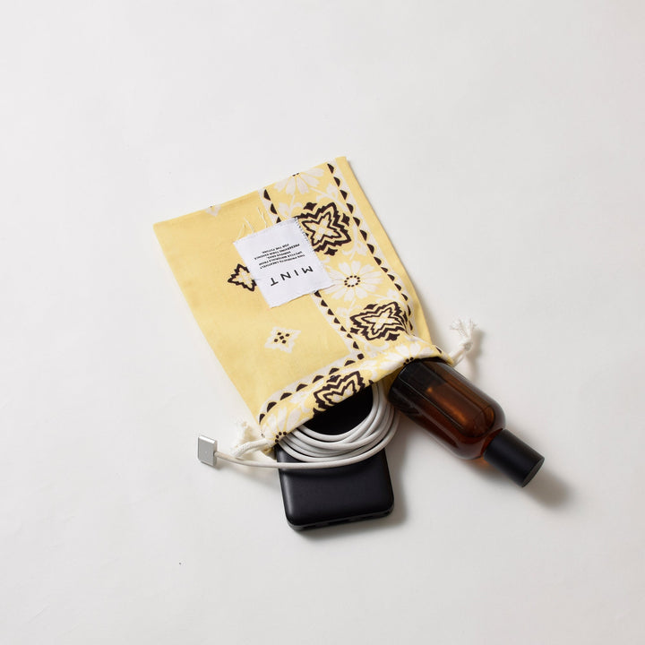 ヴィンテージバンダナ 巾着ポーチ Sサイズ（黄色） / MINT Upcycled